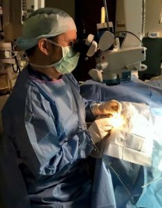 Dr. Kavanagh ophthalmologist, performing cataract surgery in San Marcos